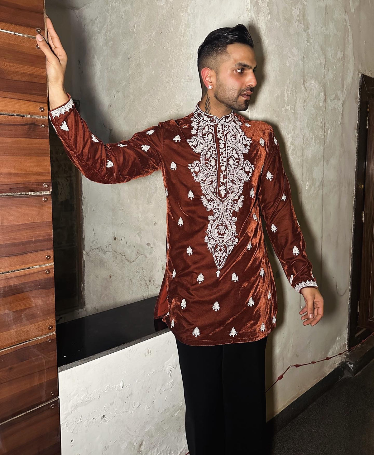 Mulakaat Kurta with Kardana & Pearl Work